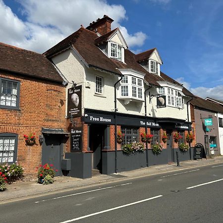 The Half Moon Inn Woking Dış mekan fotoğraf