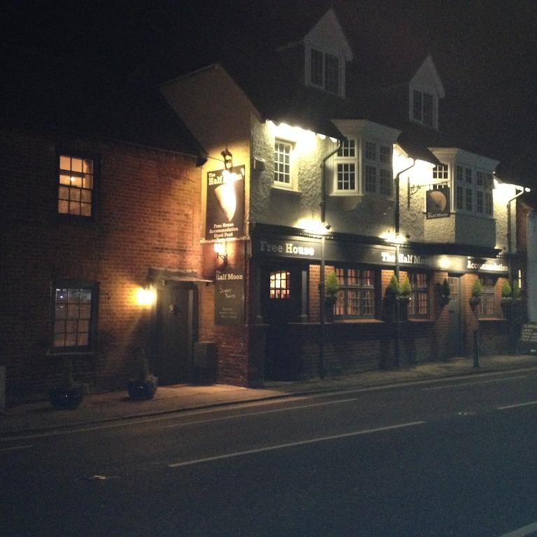 The Half Moon Inn Woking Dış mekan fotoğraf