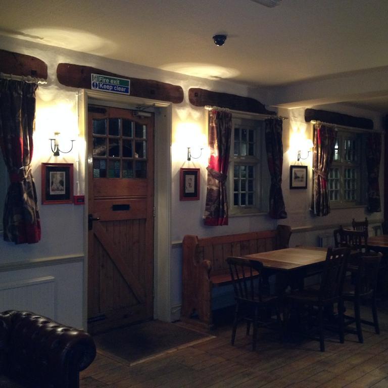 The Half Moon Inn Woking Dış mekan fotoğraf