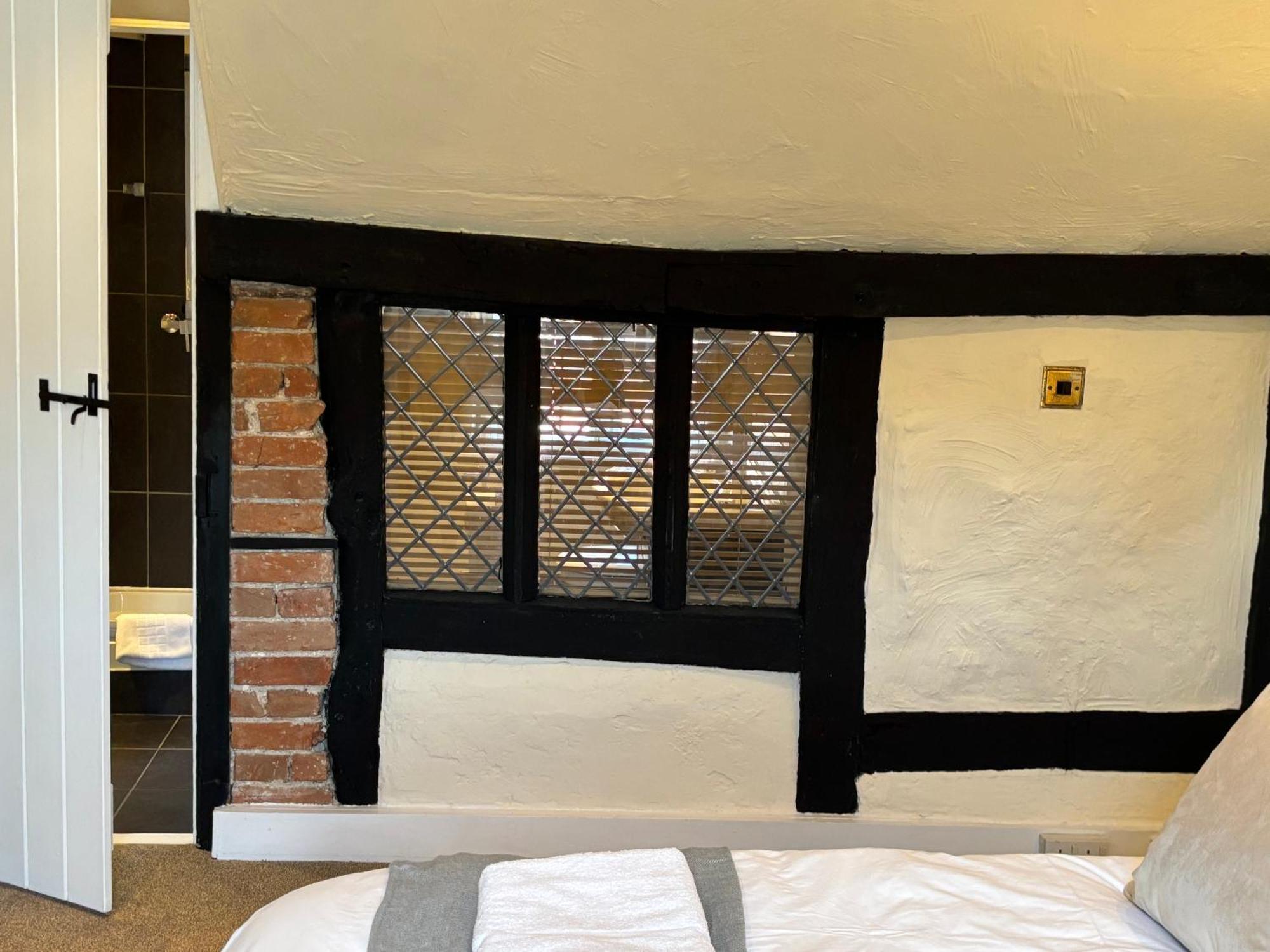 The Half Moon Inn Woking Dış mekan fotoğraf